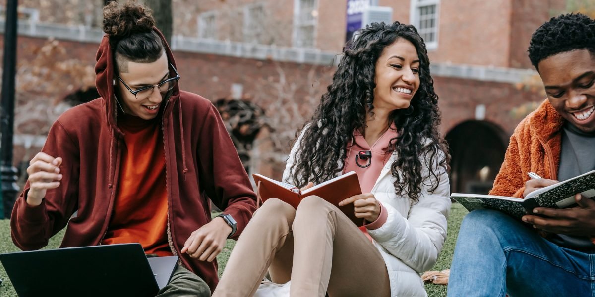 This article explains why the American sports calendar is a critical factor for global broadcasters and fan engagement, with a focus on college sports seasons,...