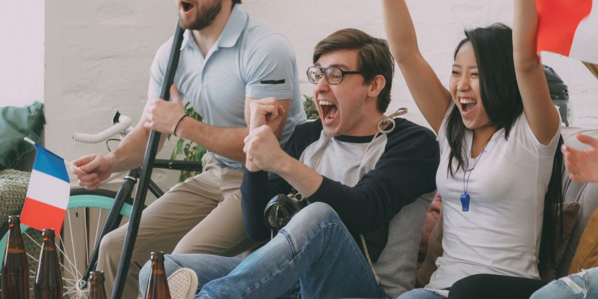Choosing Live TV Channels and Streaming Platforms for Global Sports Broadcasting 1 Capturing the excitement of a diverse, global audience watching live sports events.